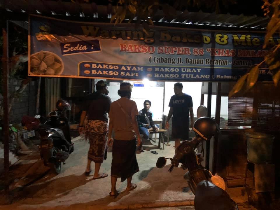 Patroli Pembatan Kegiatan Masyarakat (PKM) di Wilayah Desa Sanur Kaja