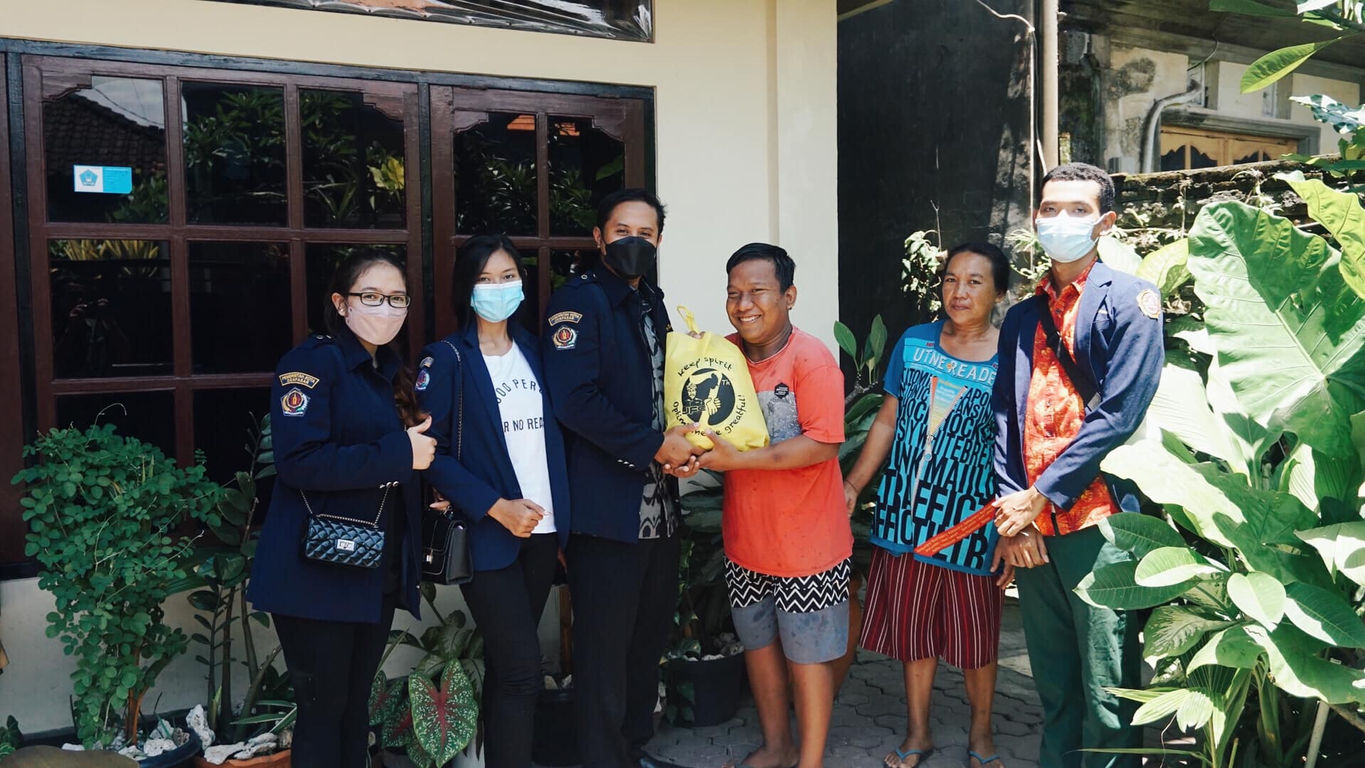 Penyaluran Bantuan Corporate Social Responsibility (CSR) oleh Karang Taruna Kota Denpasar dan Karang Taruna Asta Dharma