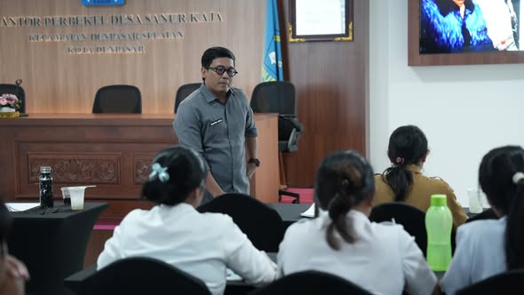 Rapat Koordinasi terkait Penyusunan Dokumen Pelaksanaan Anggaran (DPA) oleh Tim Pendamping Ahli Kota Denpasar yang dihadiri oleh Perangkat & Staff Desa Sanur Kaja